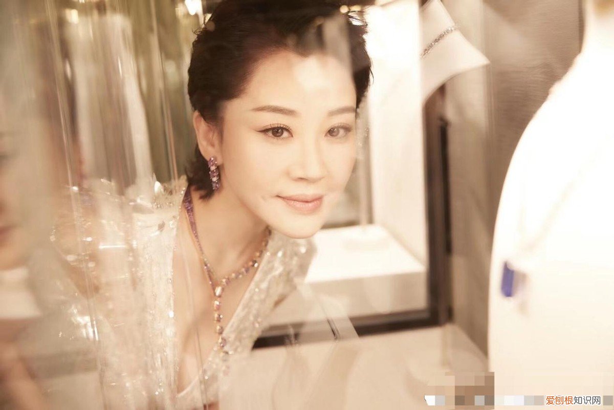 52岁许晴身材凹凸有致 许晴写真照欣赏