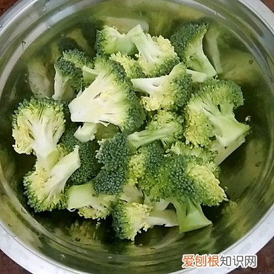 腊肠炒什么菜好吃？搭配这菜堪称一绝，2碗米饭不够吃