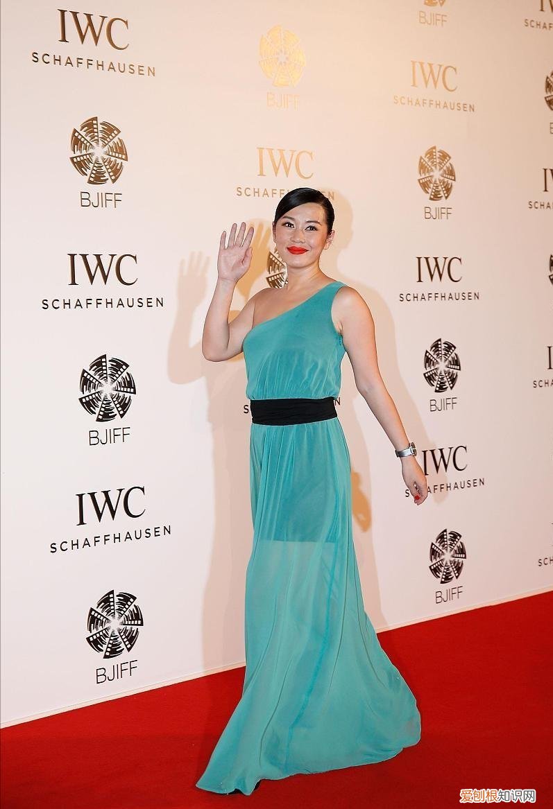 余男和黄渤旧照挺耐人寻味 黄渤年轻旧照超帅