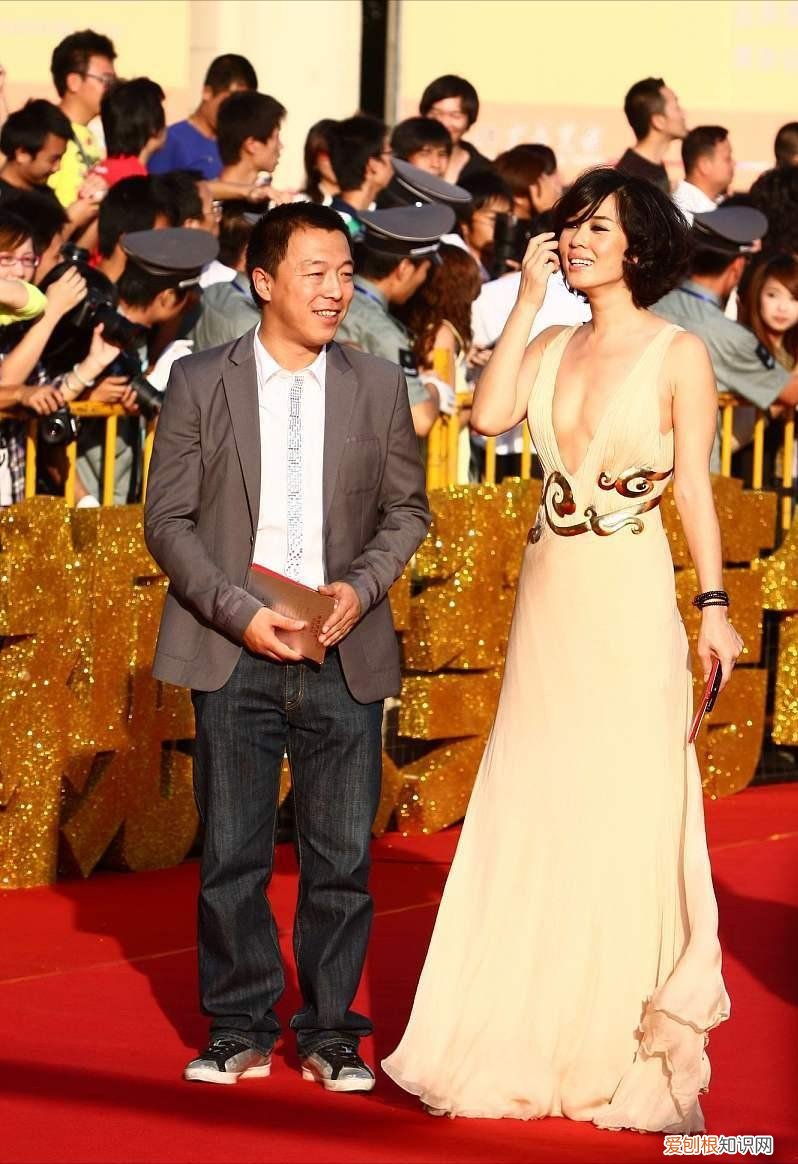 余男和黄渤旧照挺耐人寻味 黄渤年轻旧照超帅