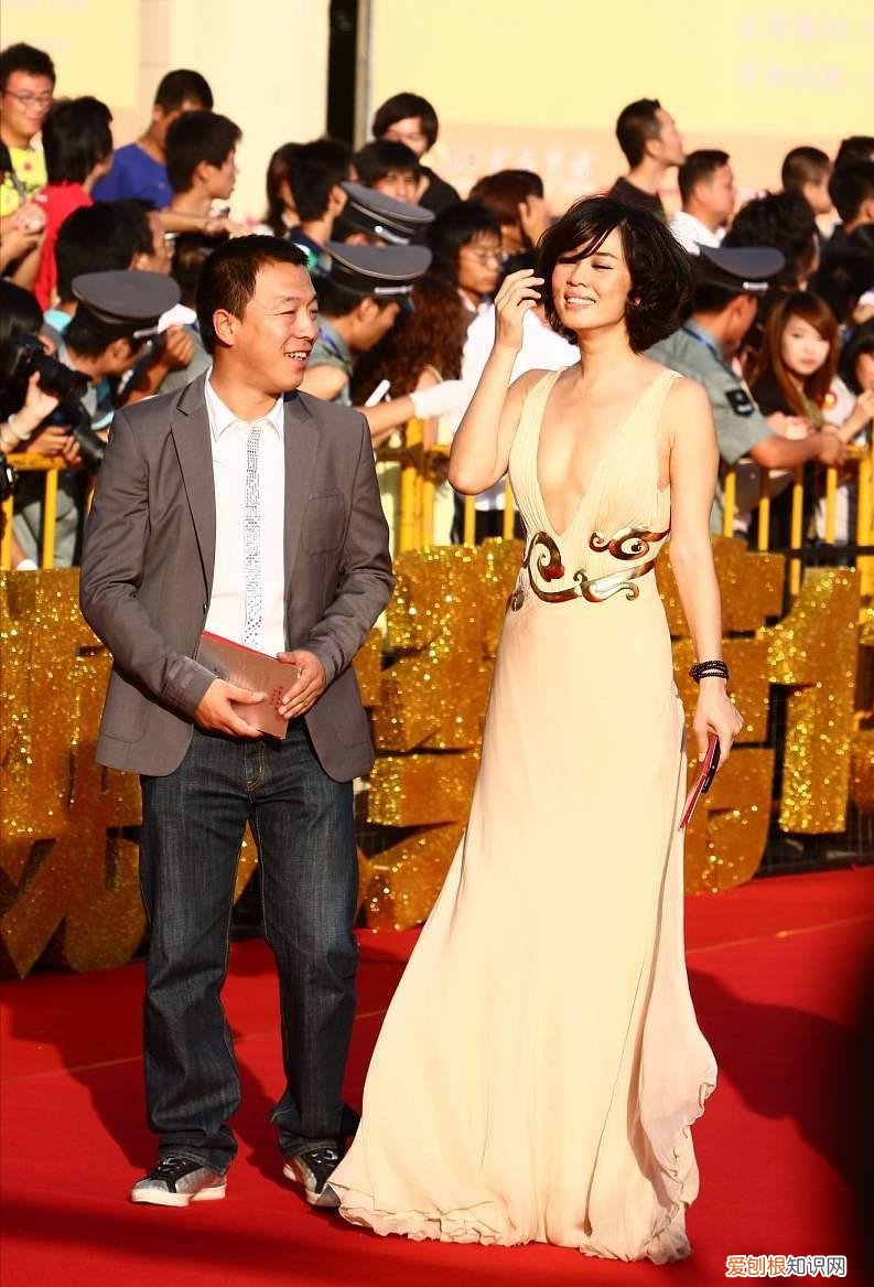 余男和黄渤旧照挺耐人寻味 黄渤年轻旧照超帅