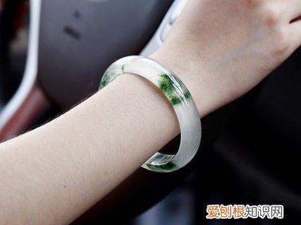 戴玉有什么好处？附：坚持戴玉镯的3大好处