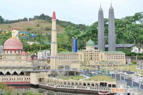 马来西亚官方语言到底是什么？ 马来西亚说什么语言