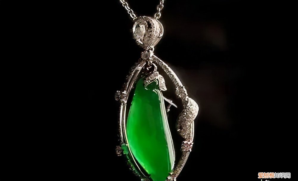 帝王绿翡翠多少钱一克，大约一克零售上千元