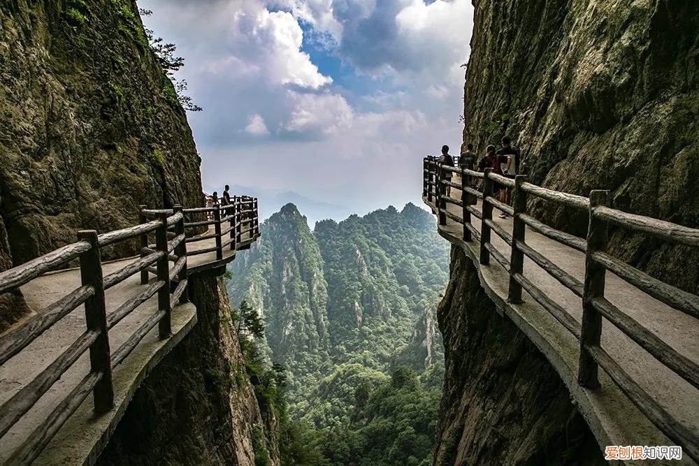 由于地理位置特殊 老君山为什么不对外国人开放