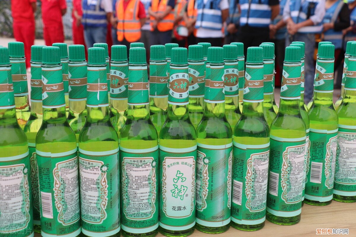 学会这招，洗完和新买的一样干净 白衣服变黄怎么样才能洗白