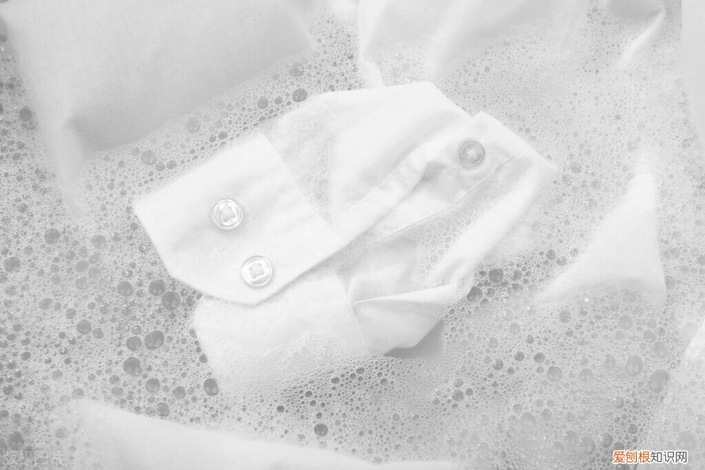 学会这招，洗完和新买的一样干净 白衣服变黄怎么样才能洗白