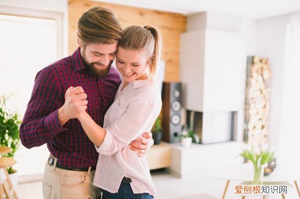 女人隐私故意给男生看说明什么？意味着她对你着迷了