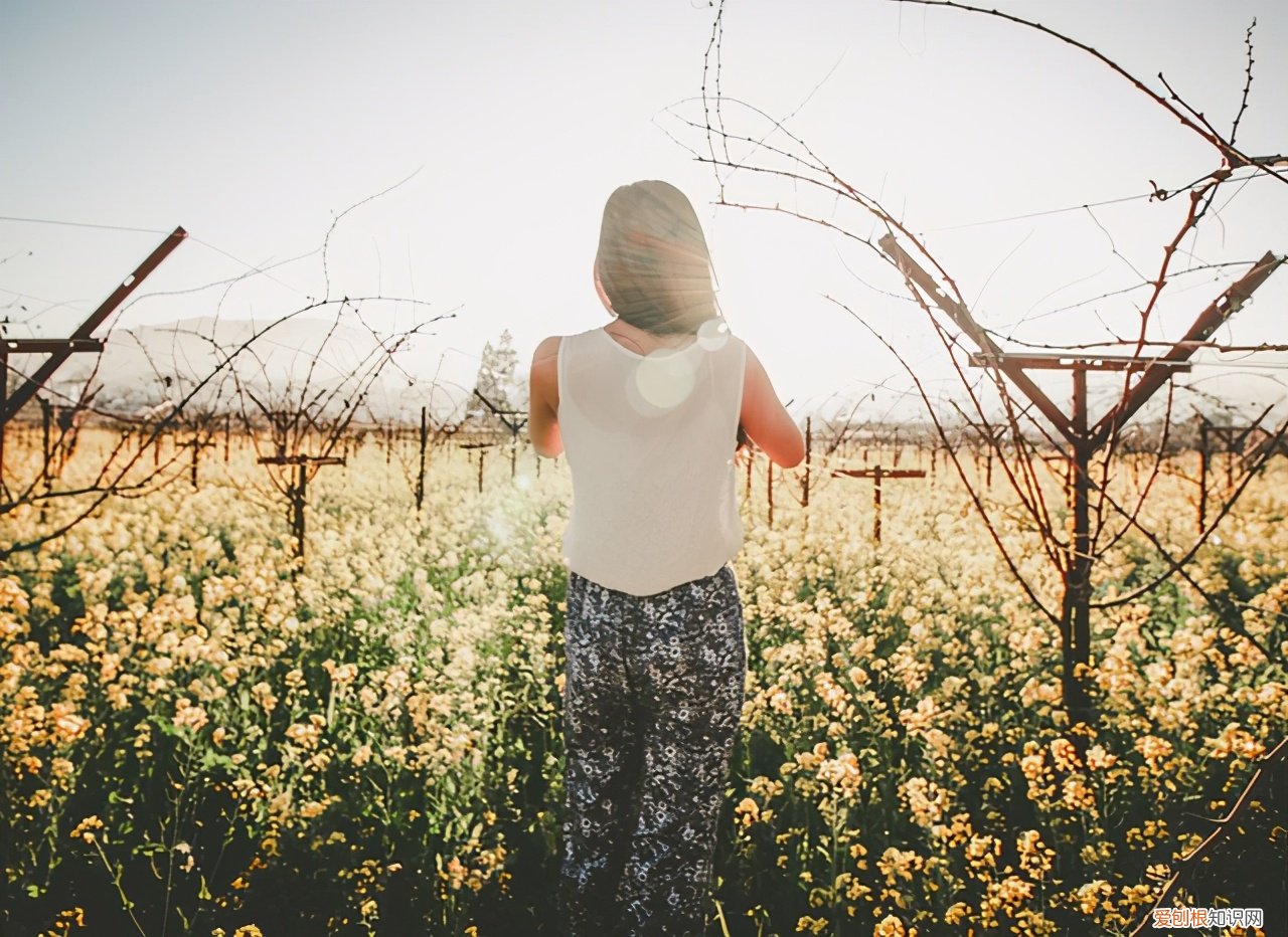 女人隐私故意给男生看说明什么？意味着她对你着迷了
