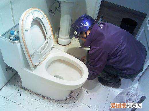 马桶堵塞怎么疏通？这1种方式可以帮到你