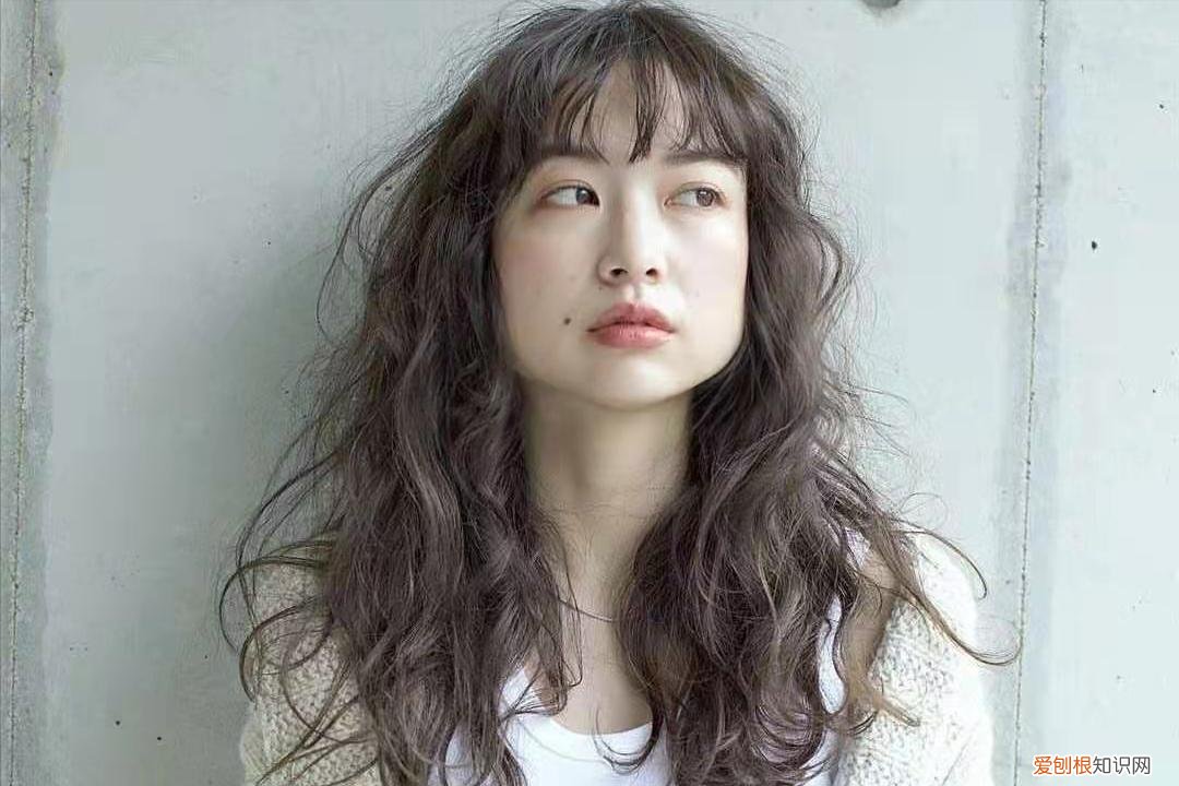 这几款发型显脸小还减龄 方脸适合什么发型