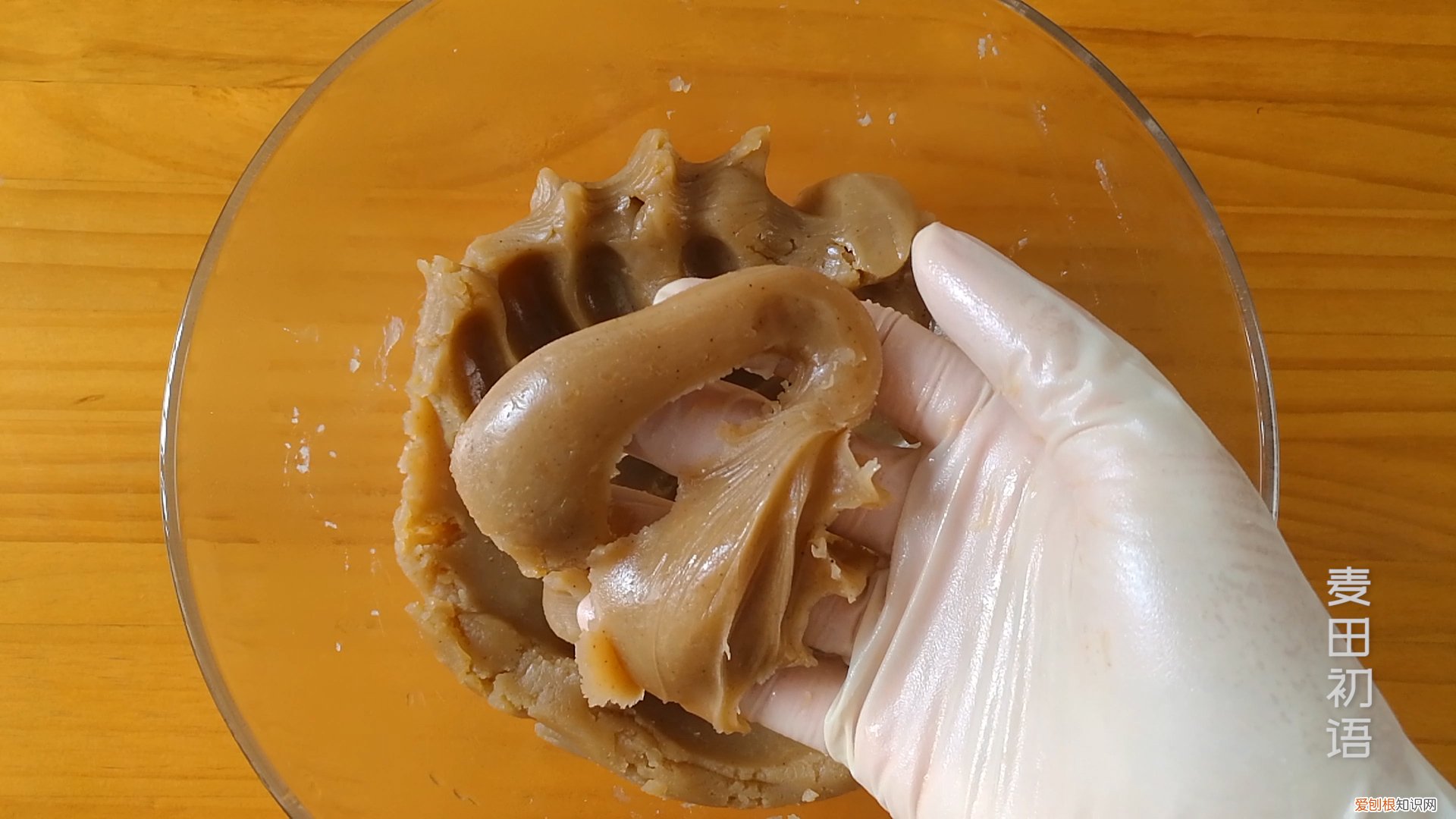 原料简单很容易学会 莲蓉馅是什么材料做的