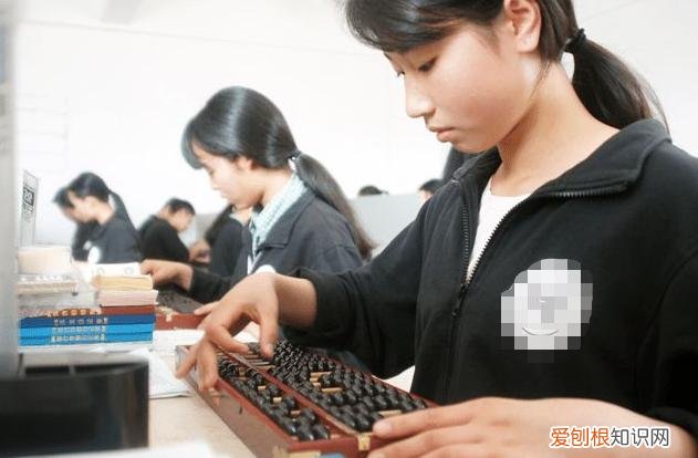 工作前景好收入高 女生最吃香的十大专业