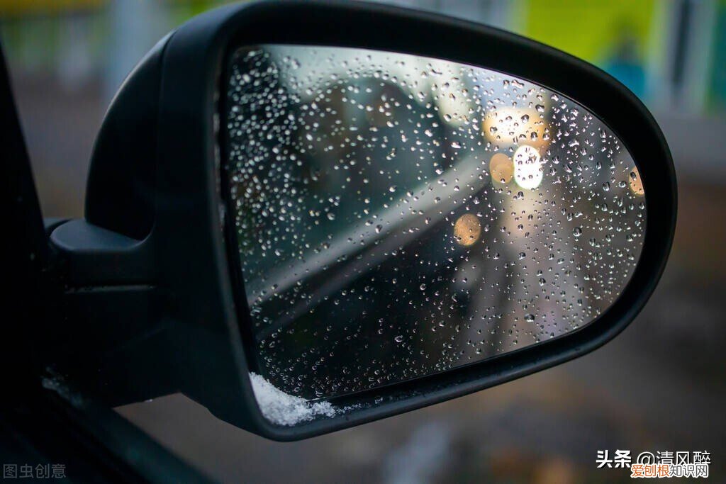 适合雨天深夜发的伤感说说 抖音上最火的下雨说说