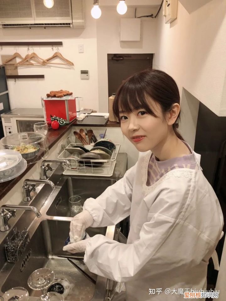 条件优秀但依然是不温不火 小花暖怎么样？