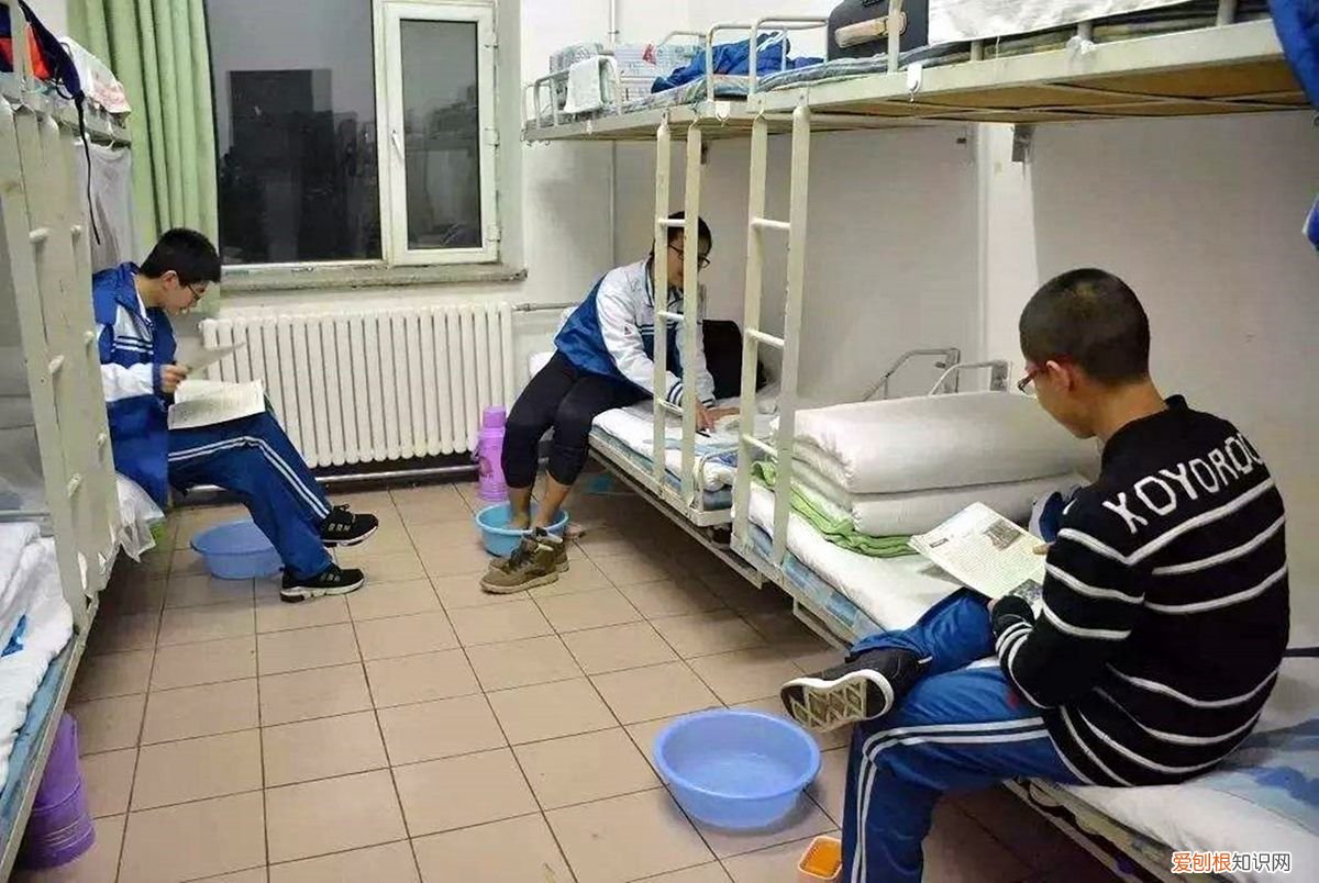 揭开寄宿学校背后暗藏的危害 全封闭学校好吗