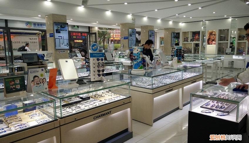 为什么眼镜店眼镜那么贵？ 老花镜一般多少钱