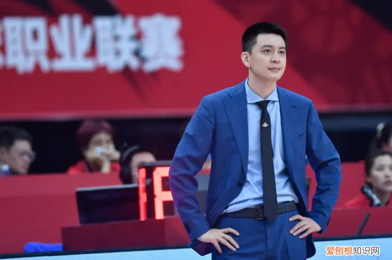 篮球儒帅杨鸣：白马少年到暴躁老哥 杨鸣个人资料图片