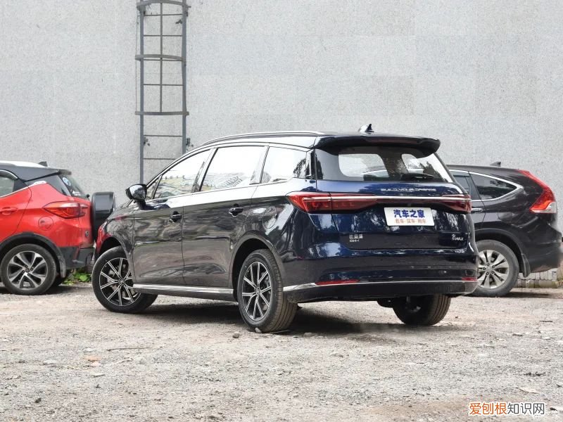 52升油箱能跑1千多公里 比亚迪宋油电混合2022款SUV