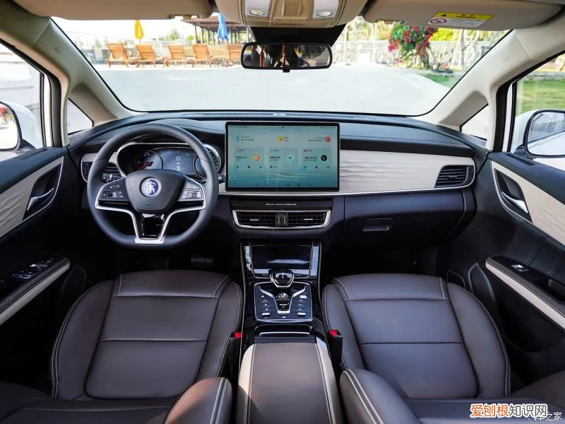 52升油箱能跑1千多公里 比亚迪宋油电混合2022款SUV