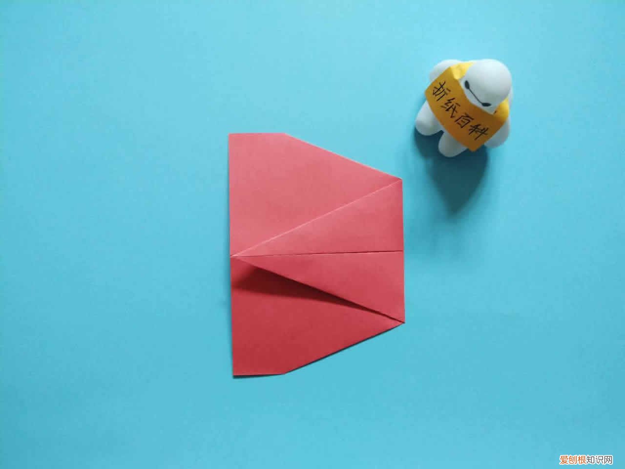 教你折出“飞最远”的纸飞机 能飞9000000米的纸飞机