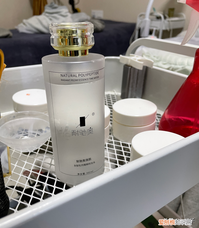 柔肤水和爽肤水的区别及适用肤质 柔肤水和爽肤水的区别