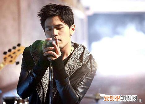 屋顶歌词 歌曲屋顶完整歌词