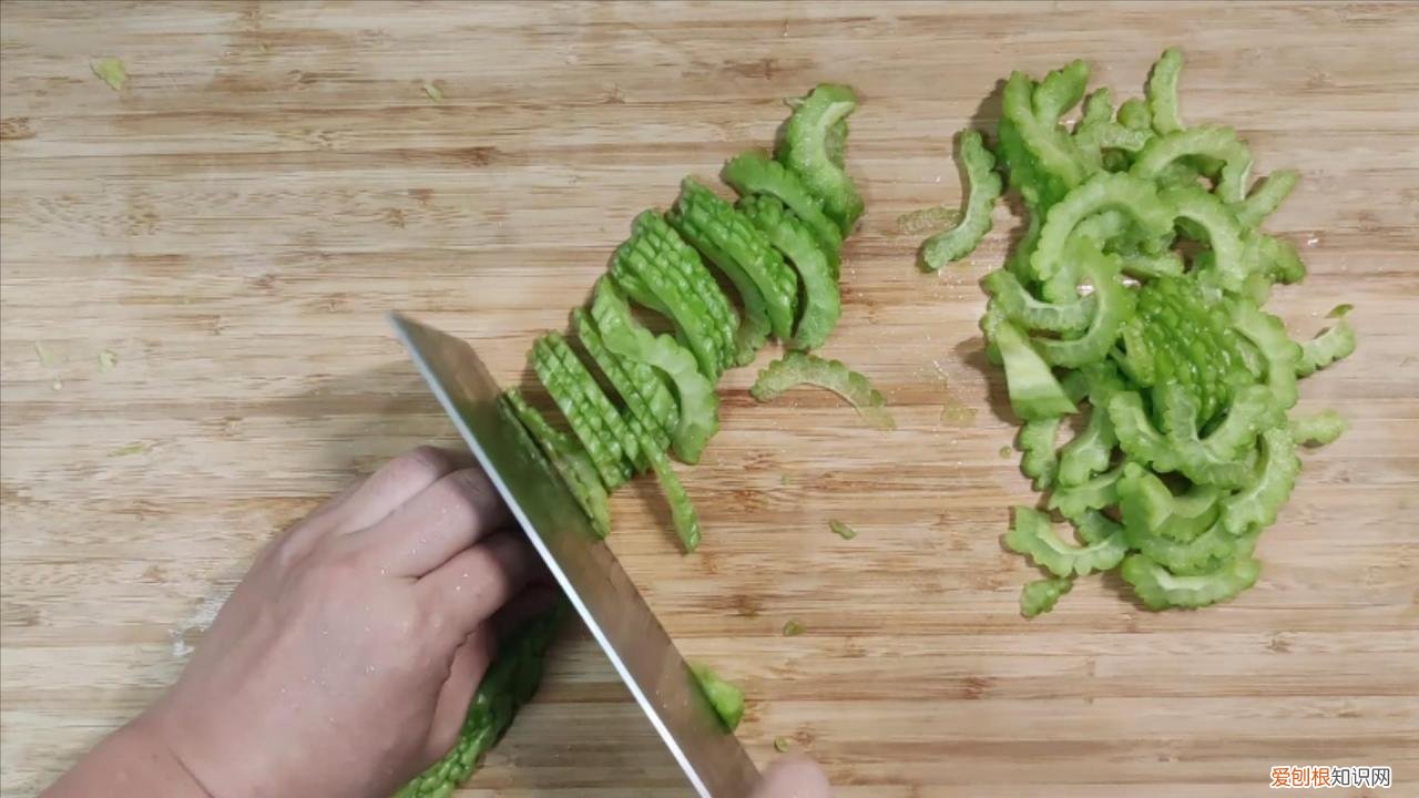 教你三招，翠绿好吃又不苦 苦瓜怎么炒好吃又不苦