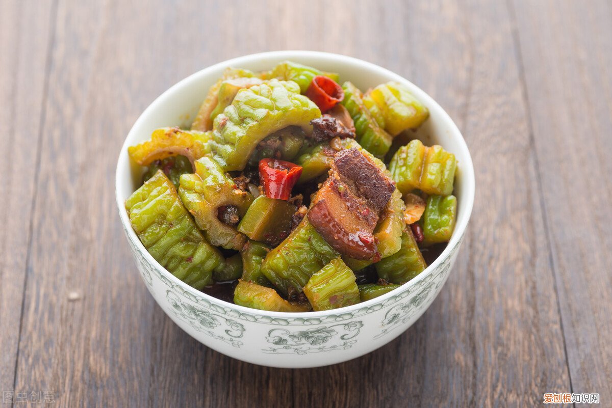教你三招,翠绿好吃又不苦 苦瓜怎么炒好吃又不苦