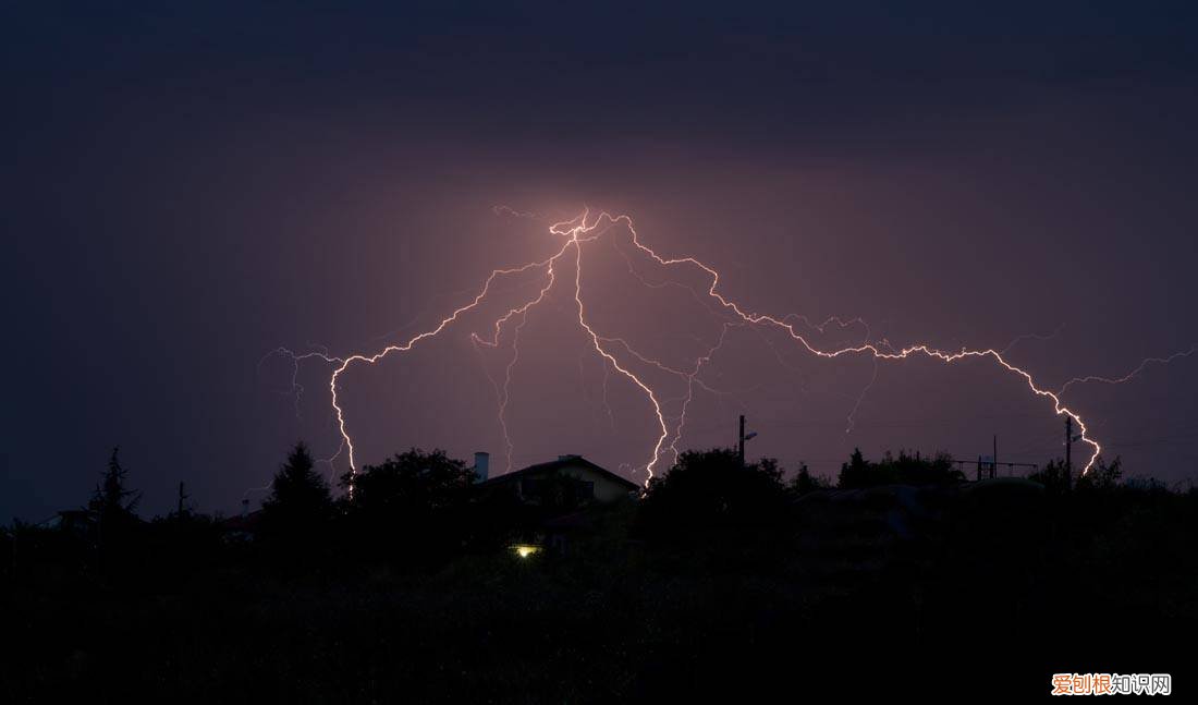 为什么会打雷?闪电和雷电是如何形成的