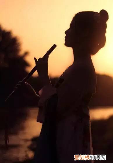 1首古典诗词里的名句,美到窒息的古典诗句