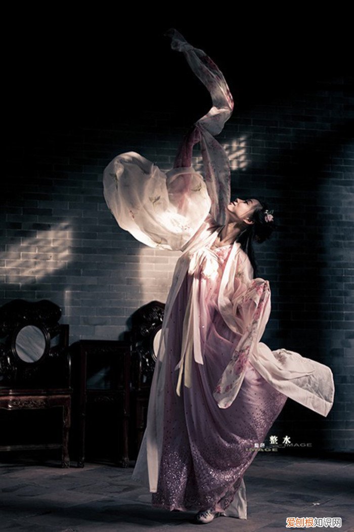 1首古典诗词里的名句,美到窒息的古典诗句