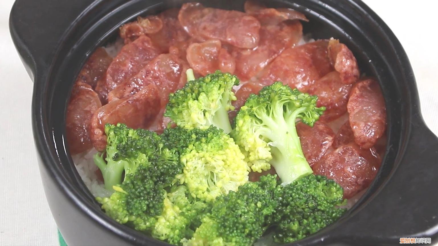 学会这个绝密方法，一人一口太解馋 煲仔饭的正宗做法