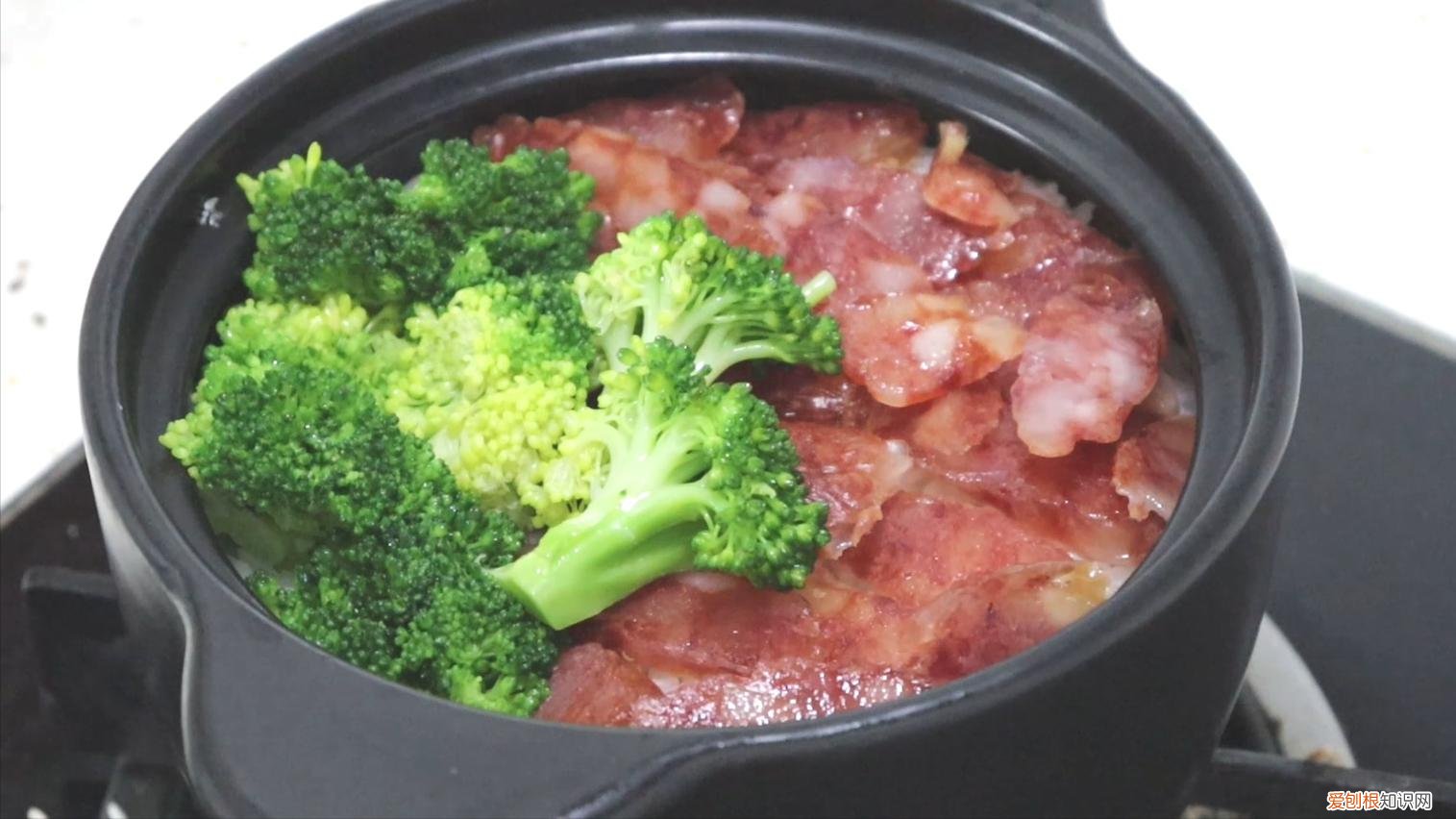 学会这个绝密方法,一人一口太解馋 煲仔饭的正宗做法