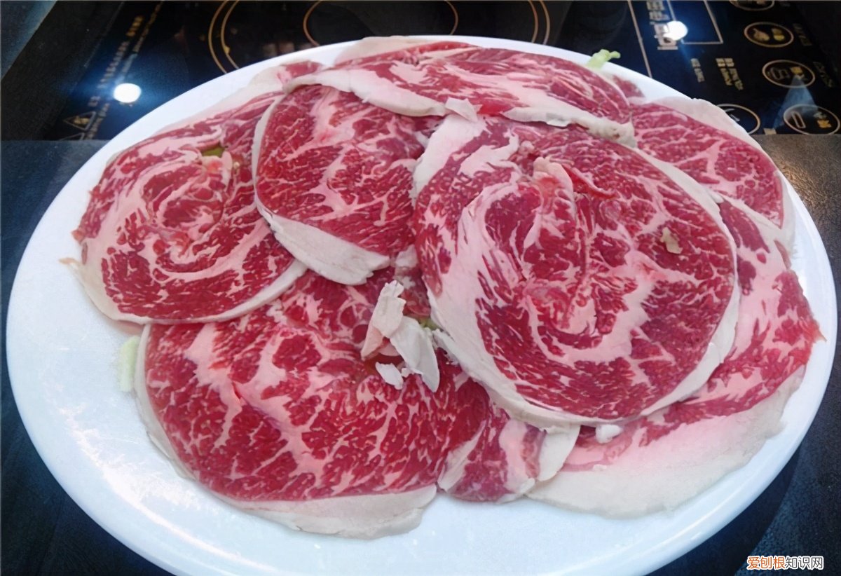 肥牛是什么肉做的？它到底是牛的哪块肉呢？