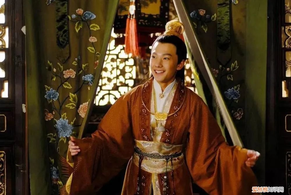 杨洋的女朋友是谁？5段恋情绯闻，个个都很有“故事”