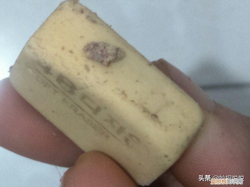 口香糖粘在衣物上如何弄掉?不要着急,4步轻松解决