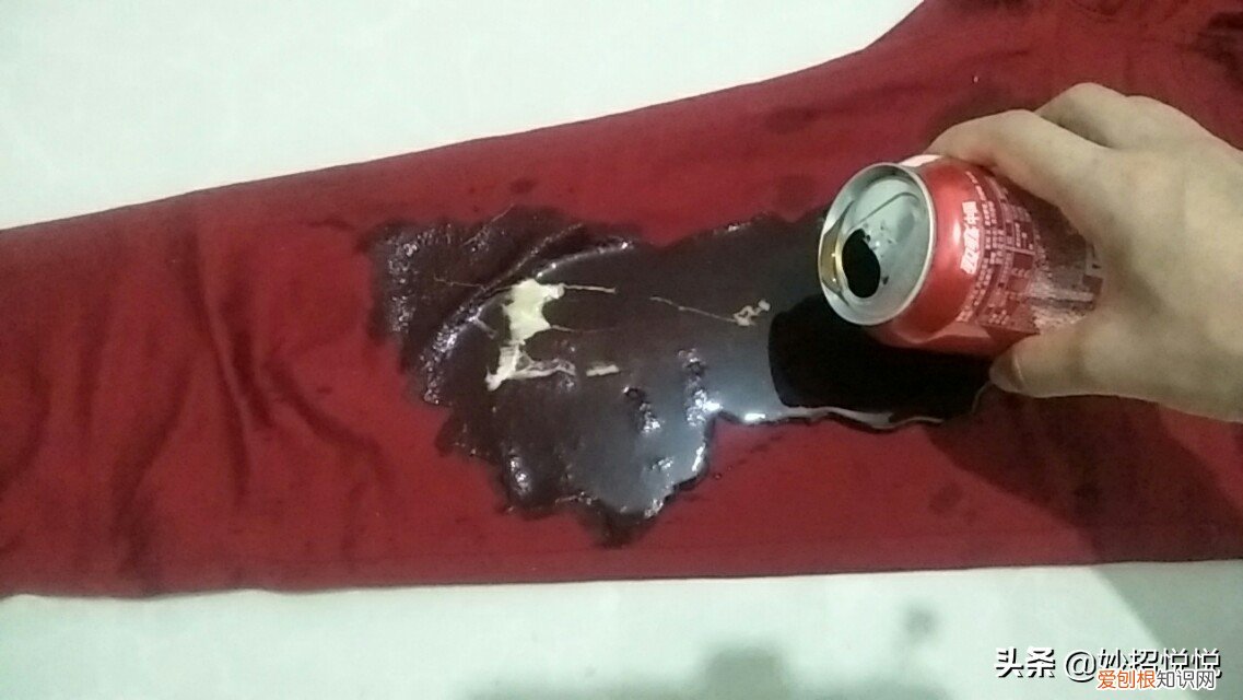 口香糖粘在衣物上如何弄掉？不要着急，4步轻松解决