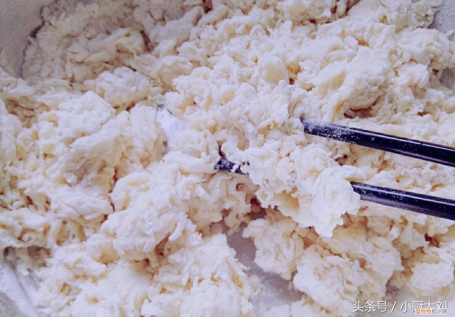 饺子皮怎么做才能又软又筋道?卖了30年饺子的阿婆告诉你窍门