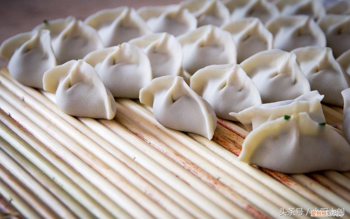 饺子皮怎么做才能又软又筋道?卖了30年饺子的阿婆告诉你窍门