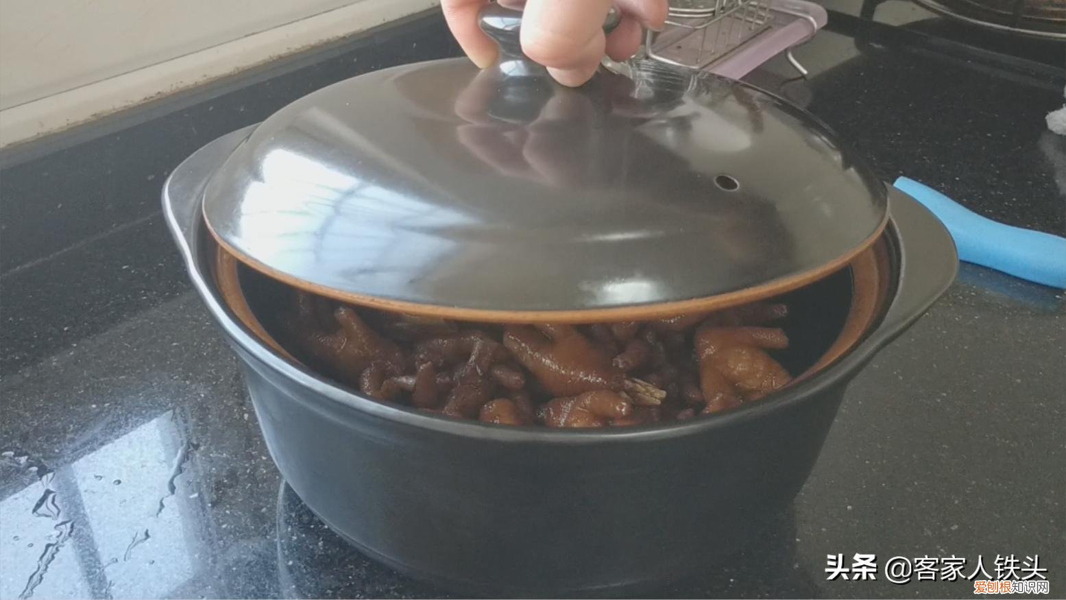 鸡爪怎么弄才好吃又简单？鸡脚这样做孩子超爱吃