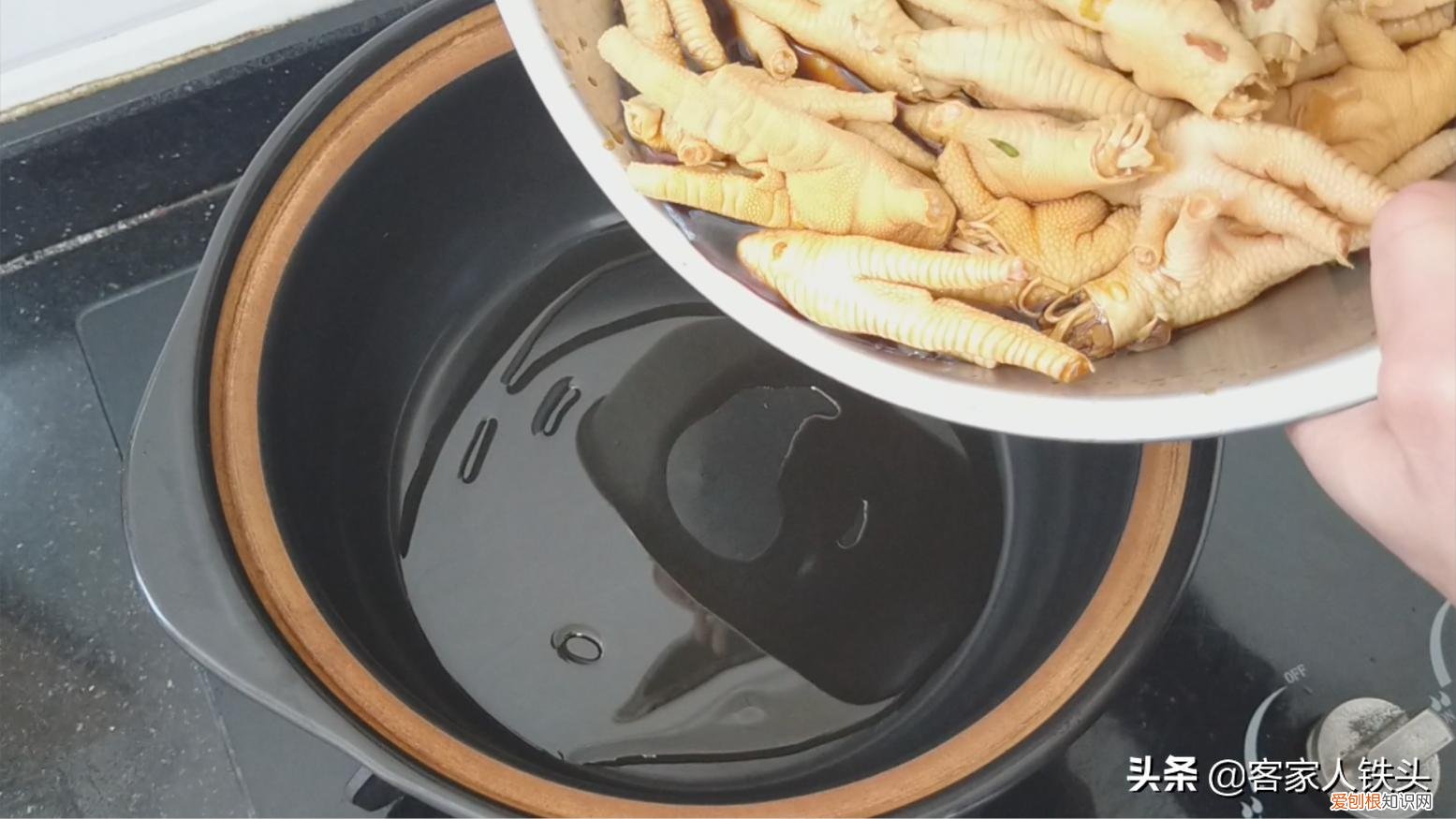 鸡爪怎么弄才好吃又简单？鸡脚这样做孩子超爱吃