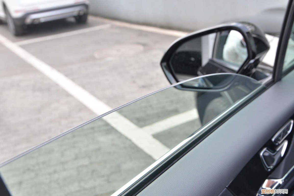 林肯冒险家多少钱落地?售价区间为24.68-34.58万元