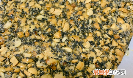花生芝麻糖做法，黑芝麻花生馅料的做法