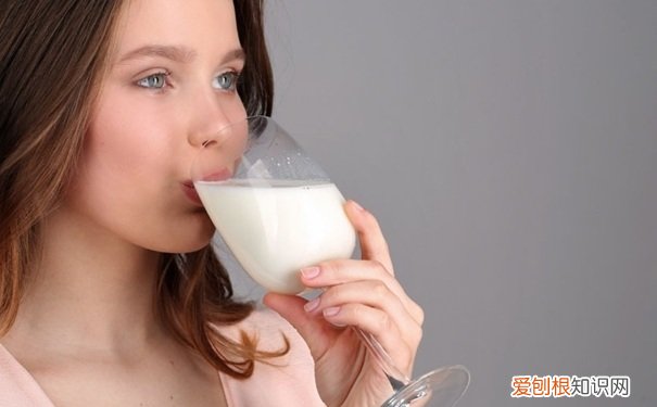 女性喝牛奶的七大好处 牛奶的功效与作用