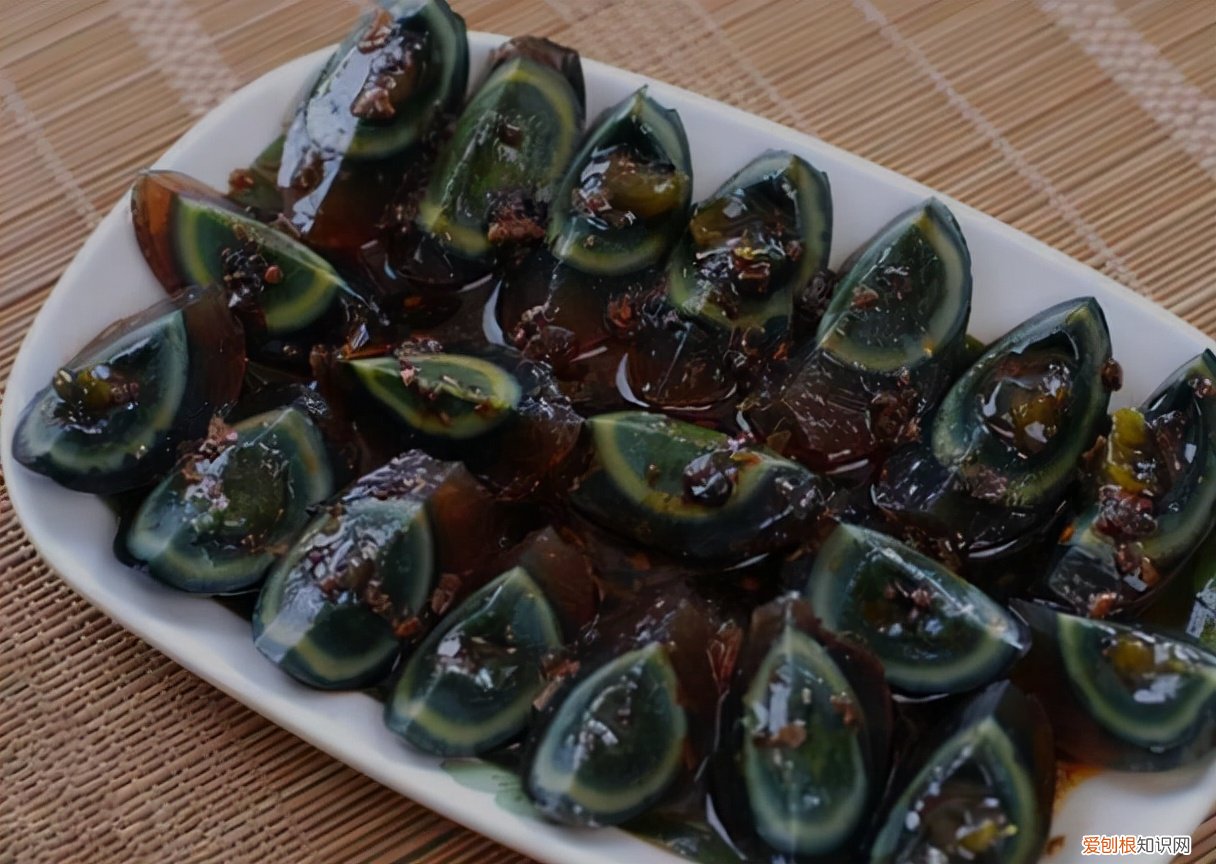 吃皮蛋的好处和坏处 松花皮蛋的功效和作用