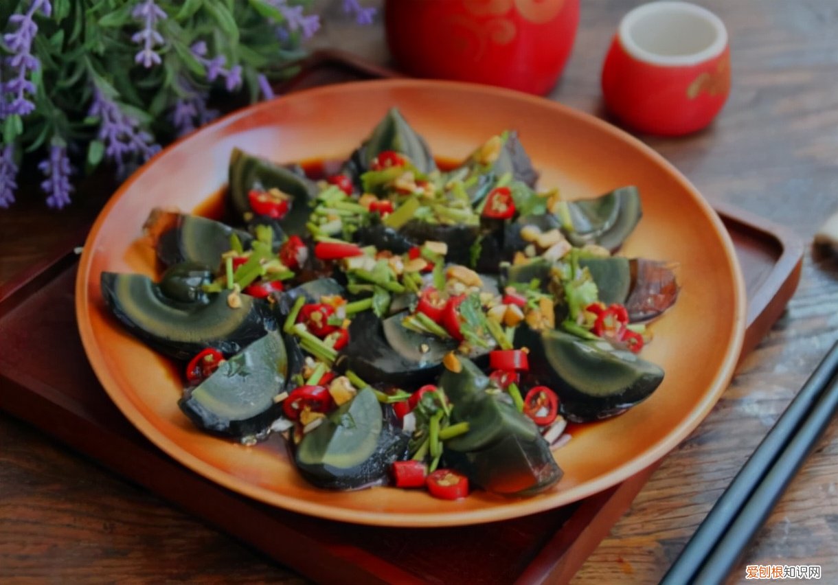 吃皮蛋的好处和坏处 松花皮蛋的功效和作用