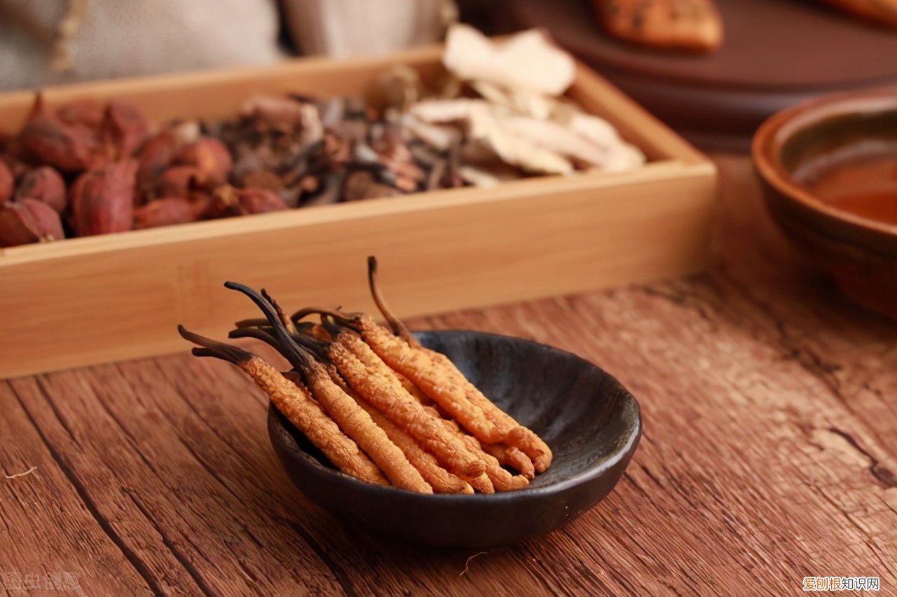 眼睛干涩与肝脏有关系吗 眼睛干涩视力模糊怎么解决