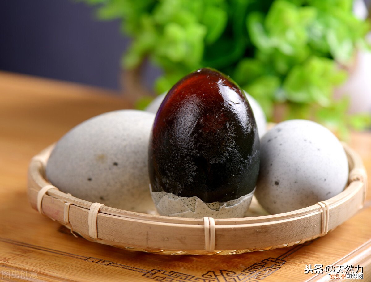松花皮蛋怎么吃 买回来皮蛋要煮吗