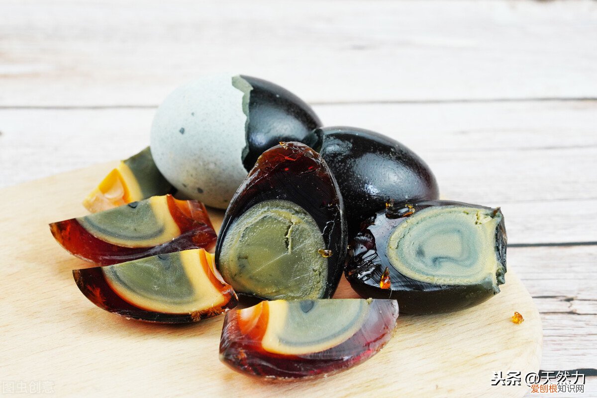 松花皮蛋怎么吃 买回来皮蛋要煮吗